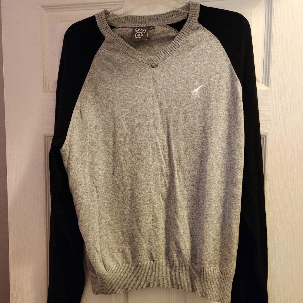 new LRG Raglan V-Neck Pullover Sweater Grey Black Embroidered Giraffe Mens M